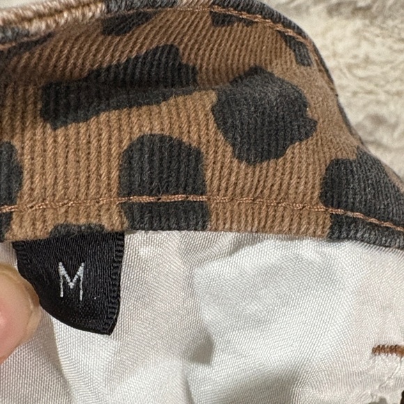 Leopard Print Barrel Cropped Pants - Picture 3 of 3